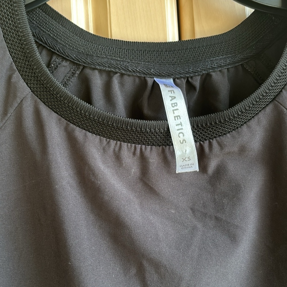 Fabletics long sleeve casual top with shoulder blade cut outs Xs EUC - Picture 7 of 9